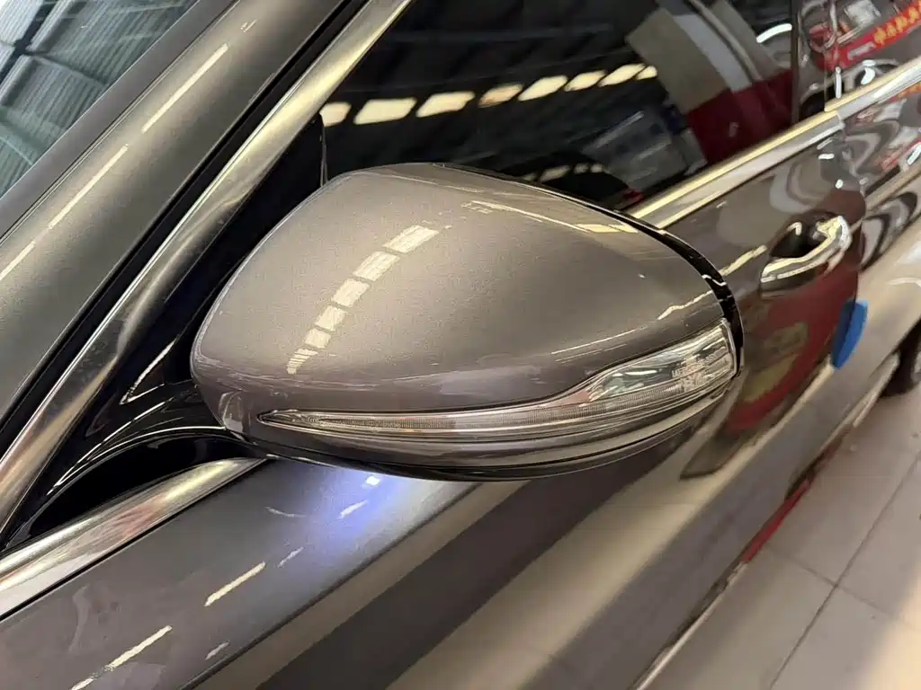Mercedes-Benz E-Class — миниатюра 6