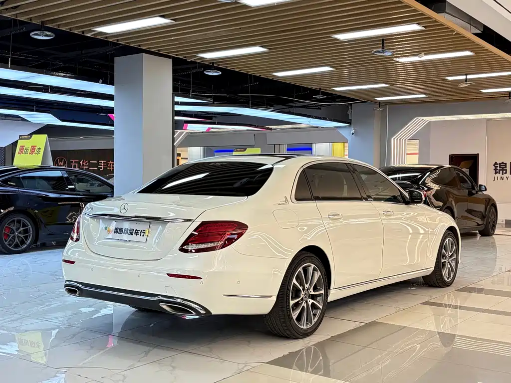 Mercedes-Benz E-Class — миниатюра 5