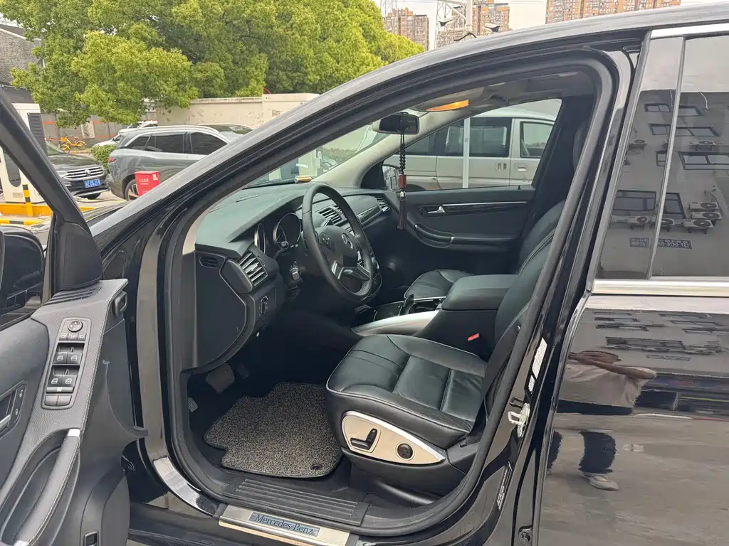 Mercedes-Benz R 2017 R 320 4MATIC