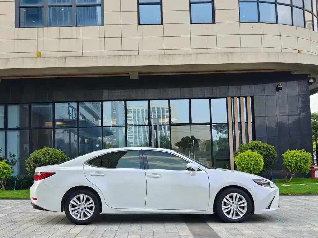 Lexus ES — миниатюра 4