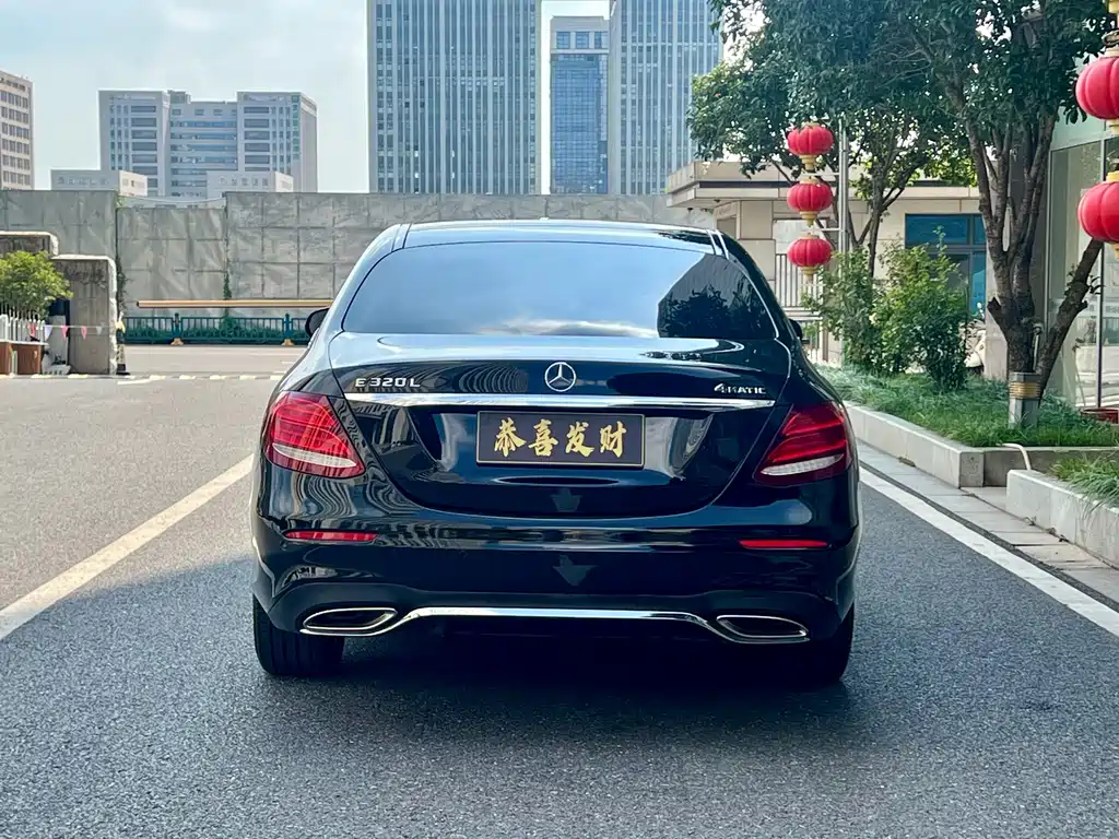 Mercedes-Benz E-Class — миниатюра 9