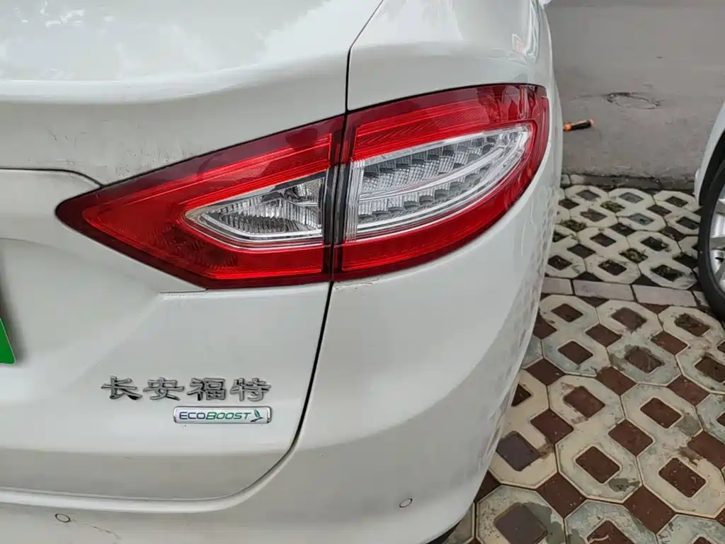 Ford Mondeo — миниатюра 8