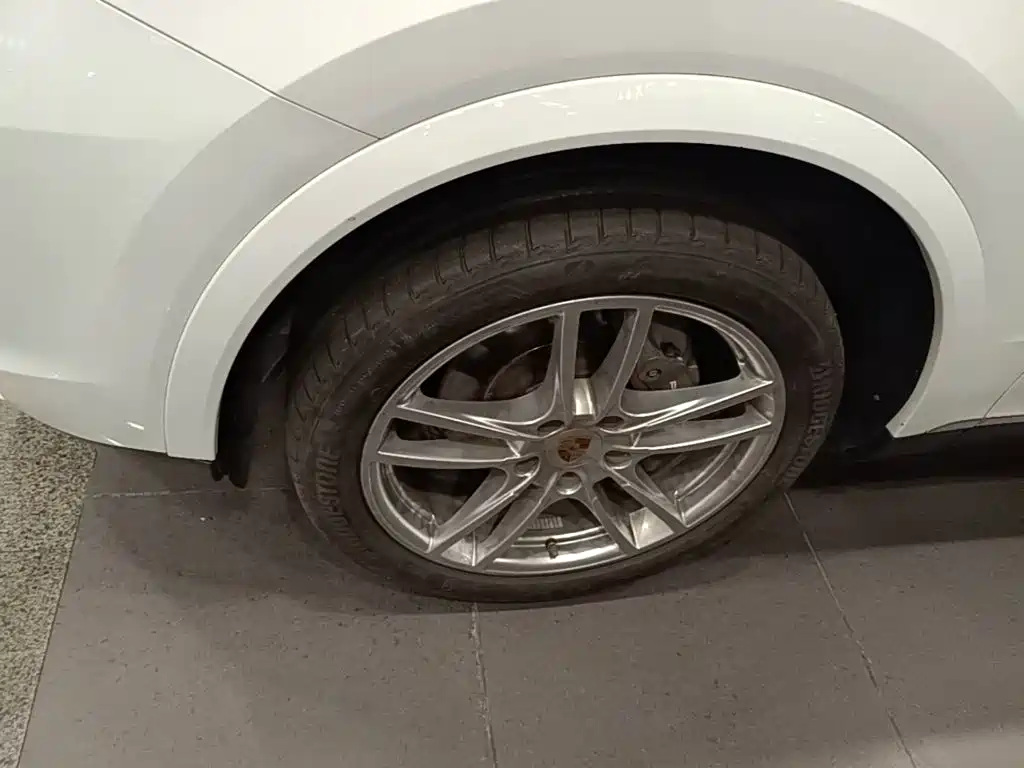 Porsche Cayenne — миниатюра 23
