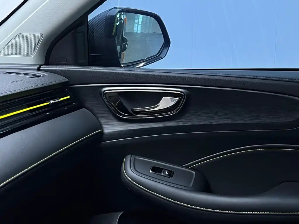 Roewe RX5 — миниатюра 15
