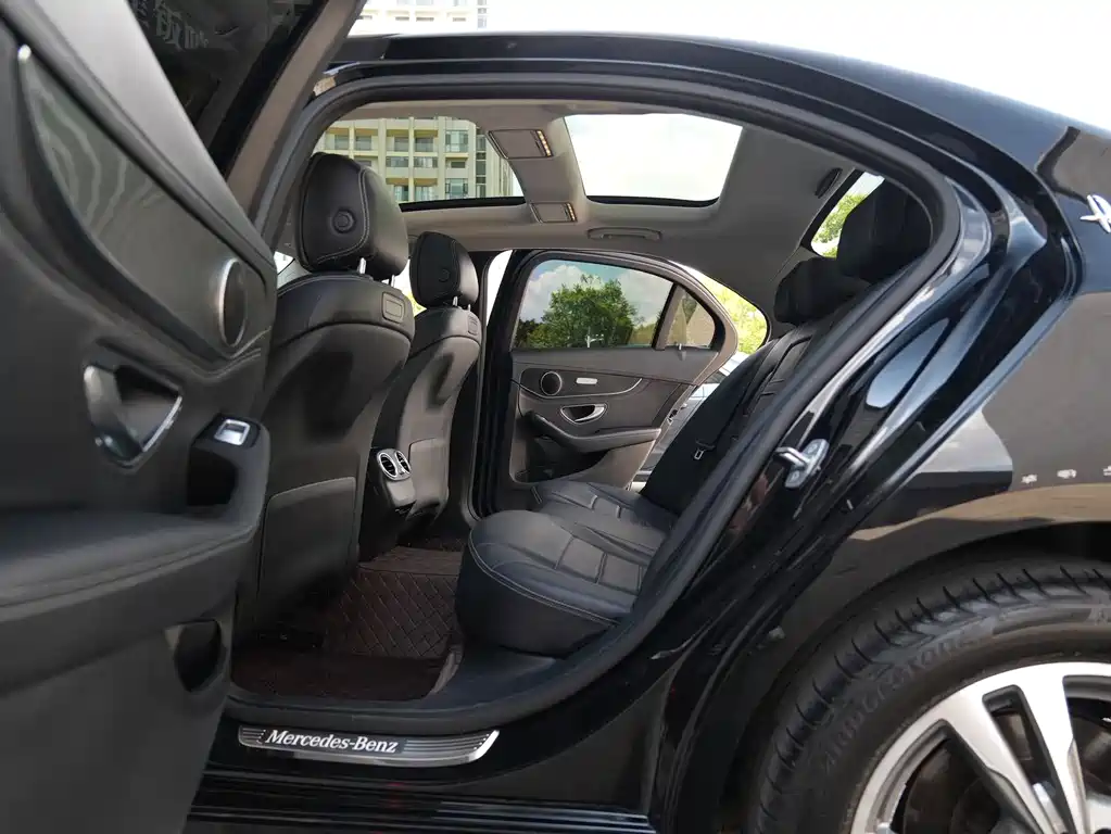 Mercedes-Benz C-Class — миниатюра 6
