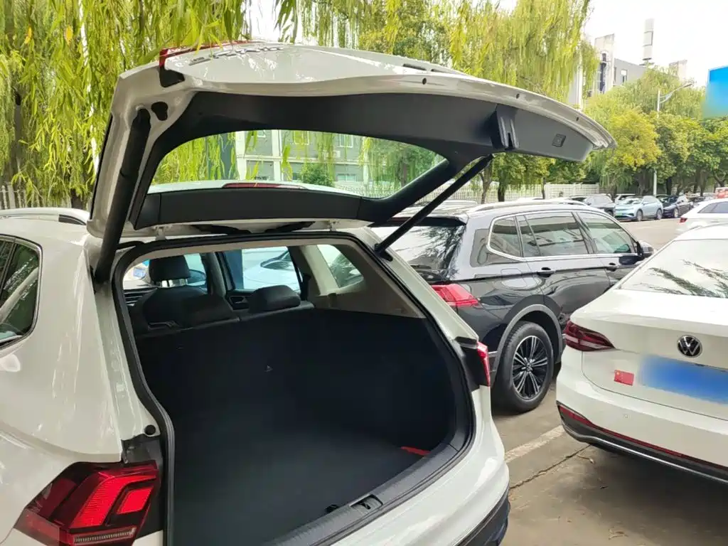 Volkswagen Tiguan L — миниатюра 19