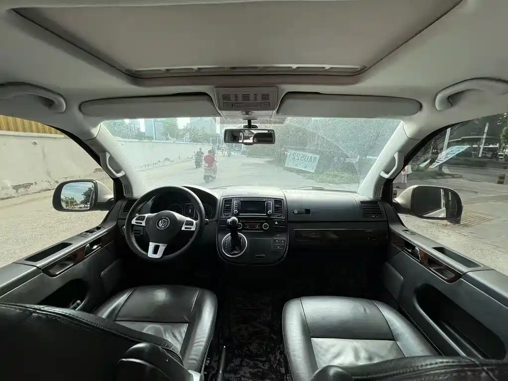 Volkswagen Multivan — миниатюра 7