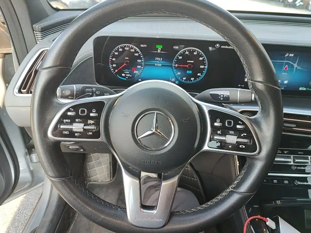 Mercedes-Benz EQC — миниатюра 11