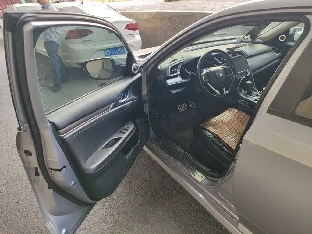 Honda Civic — миниатюра 12