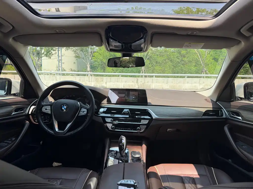 BMW 5 Series — миниатюра 11