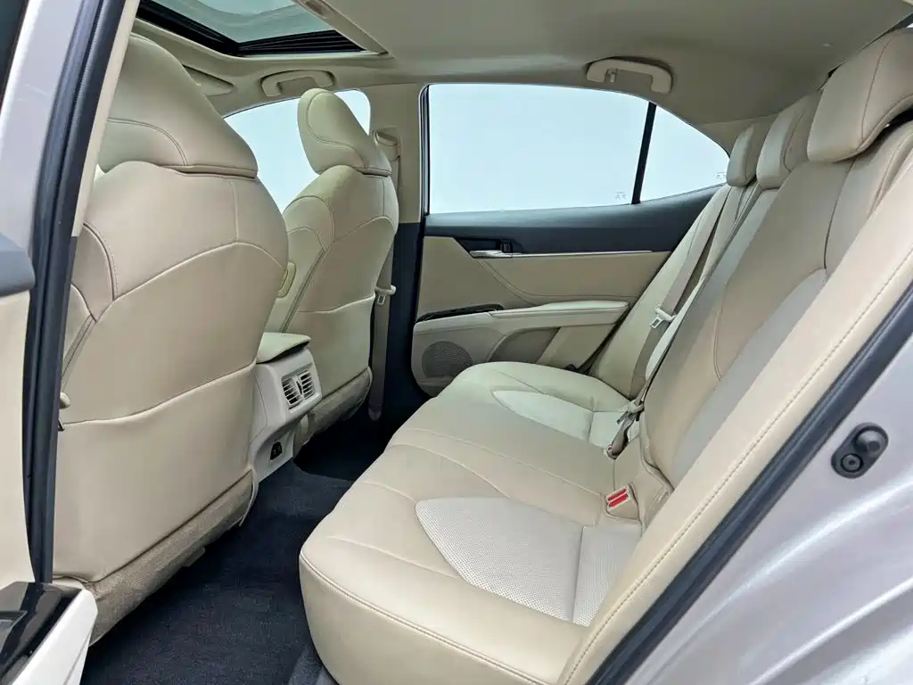 Toyota Camry — миниатюра 15