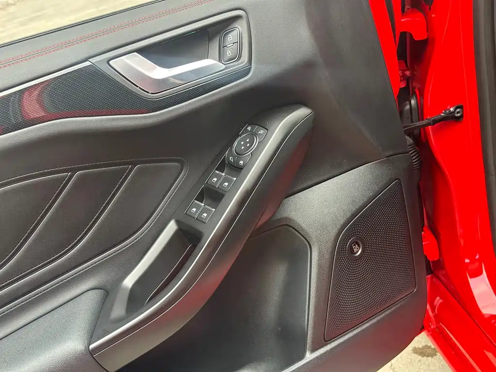 Ford Focus — миниатюра 6