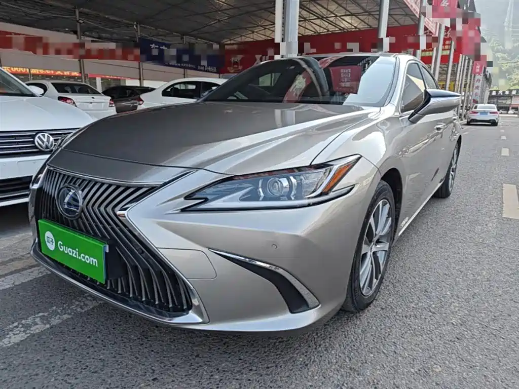Lexus ES 2021
