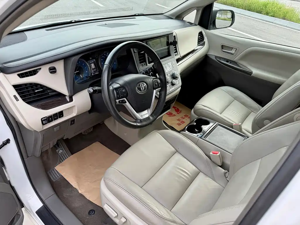 Toyota Sienna — миниатюра 8