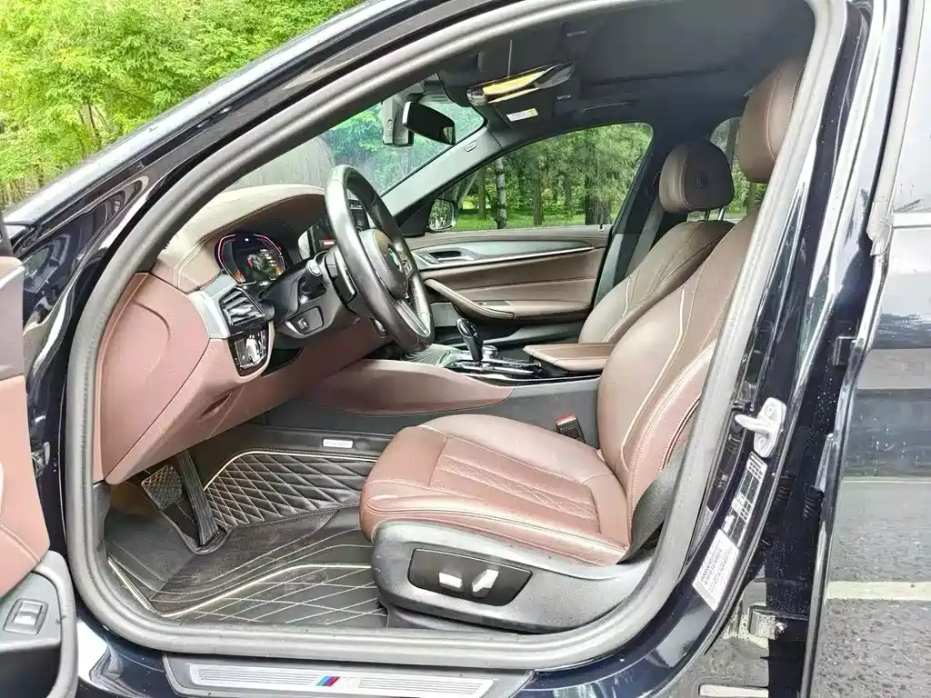 BMW 5 Series — миниатюра 4