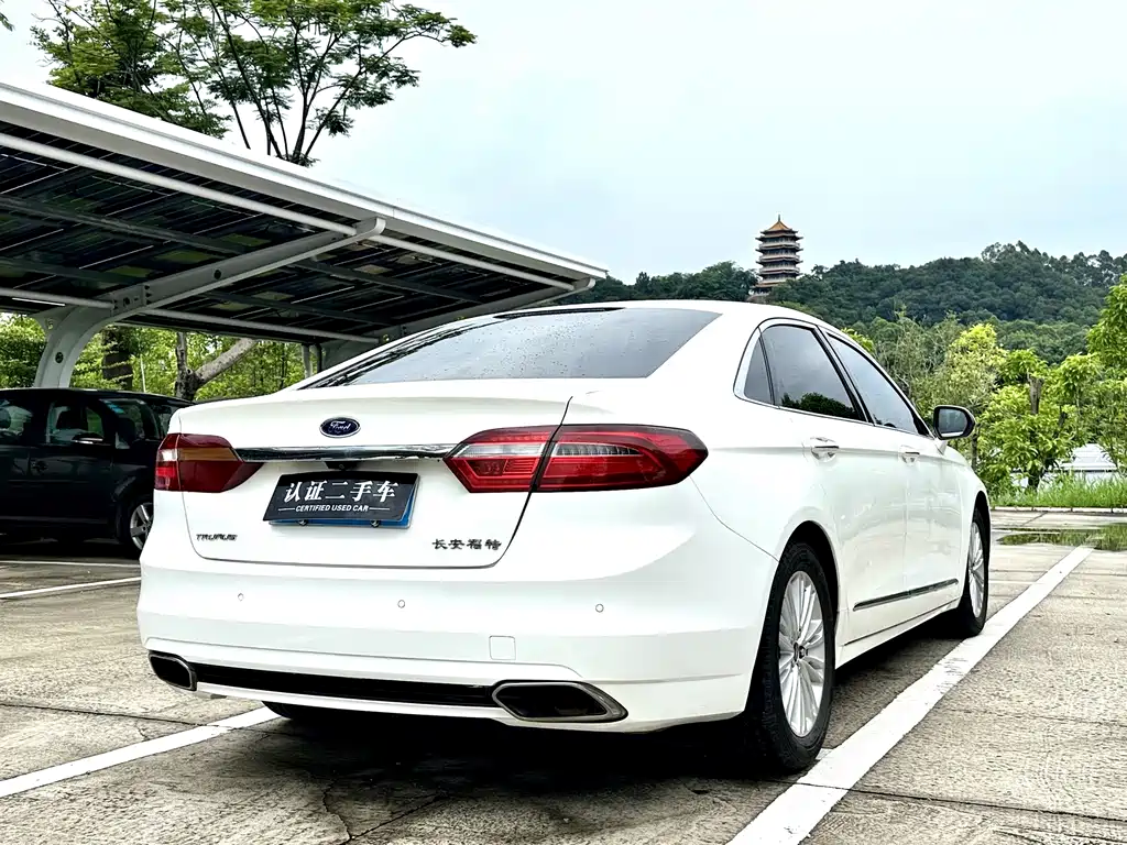 Ford Taurus — миниатюра 6