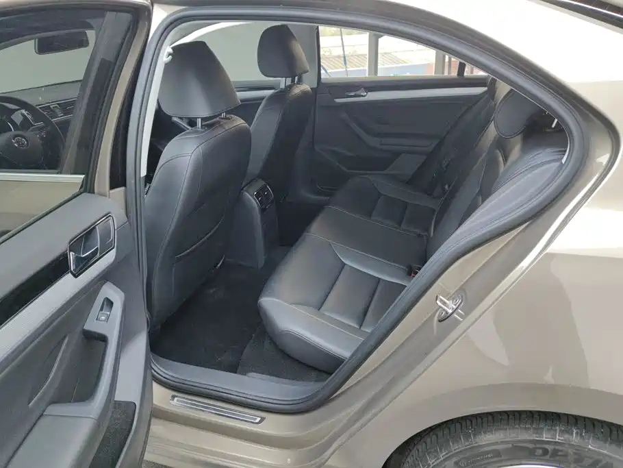 Volkswagen Sagitar — миниатюра 11