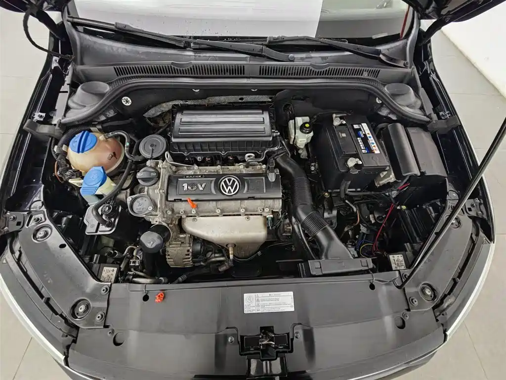 Volkswagen Sagitar 2012 1.6L MT Comfort