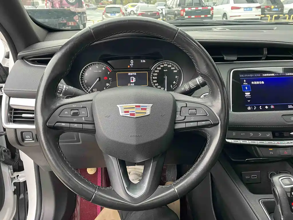 CADILLAC XT4