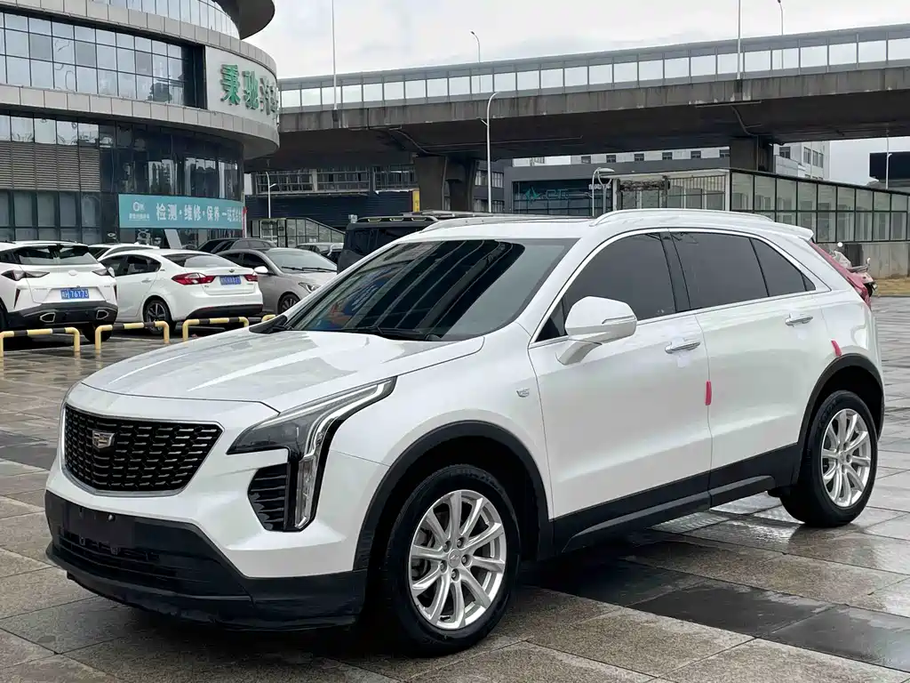 CADILLAC XT4