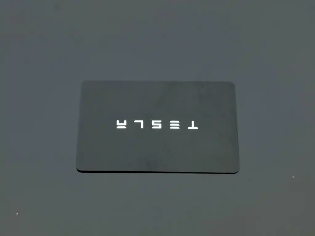 Tesla Model Y — миниатюра 19