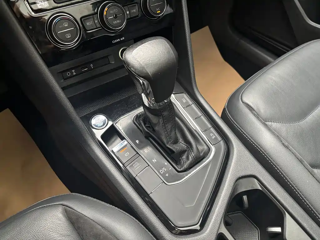 Volkswagen Tiguan L — миниатюра 18