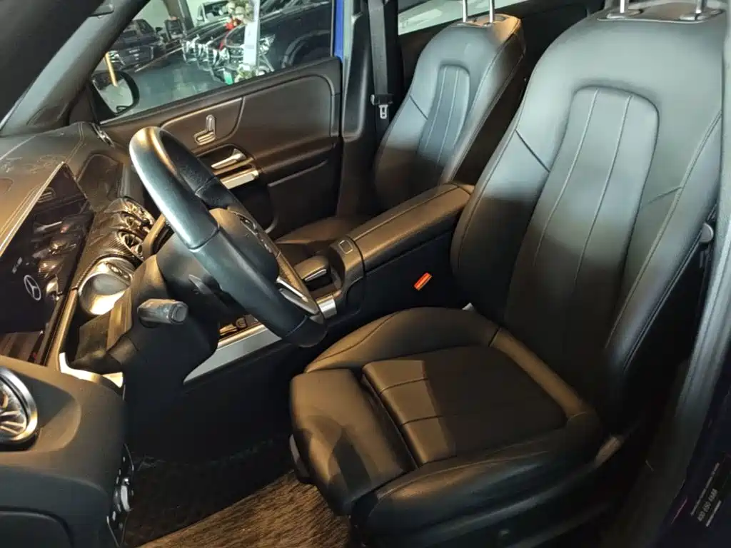 Mercedes-Benz GLB — миниатюра 8