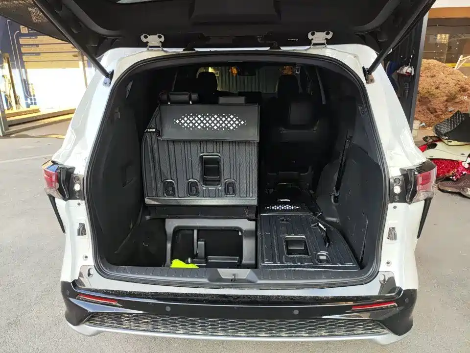 Toyota Granvia — миниатюра 9
