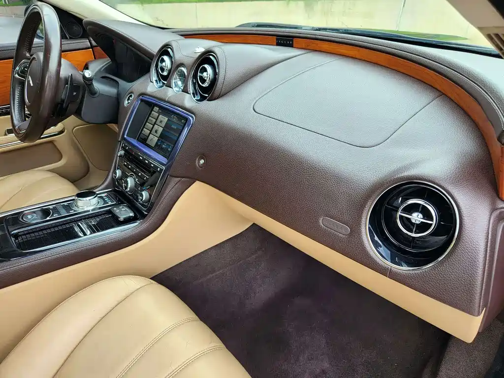 Jaguar XJ — миниатюра 9