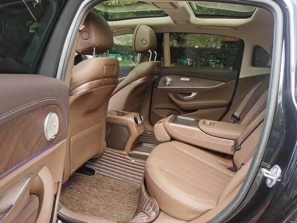 Mercedes-Benz E-Class — миниатюра 6