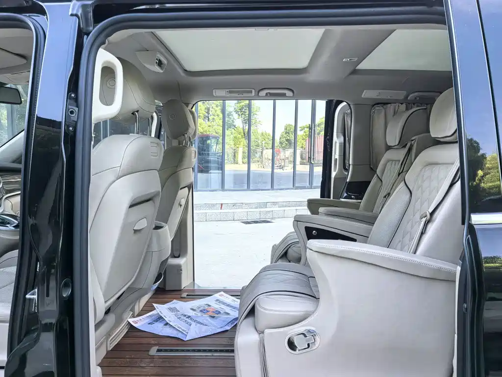 Mercedes-Benz V-Class - фото 14