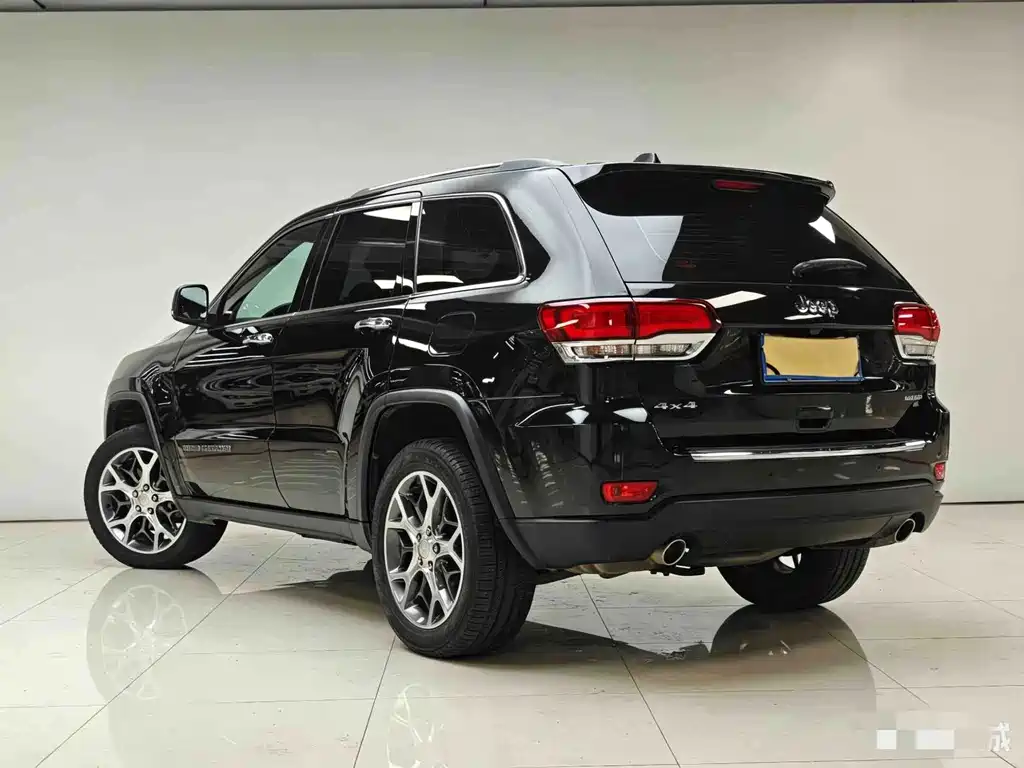 Jeep Grand Cherokee (Import) — миниатюра 17