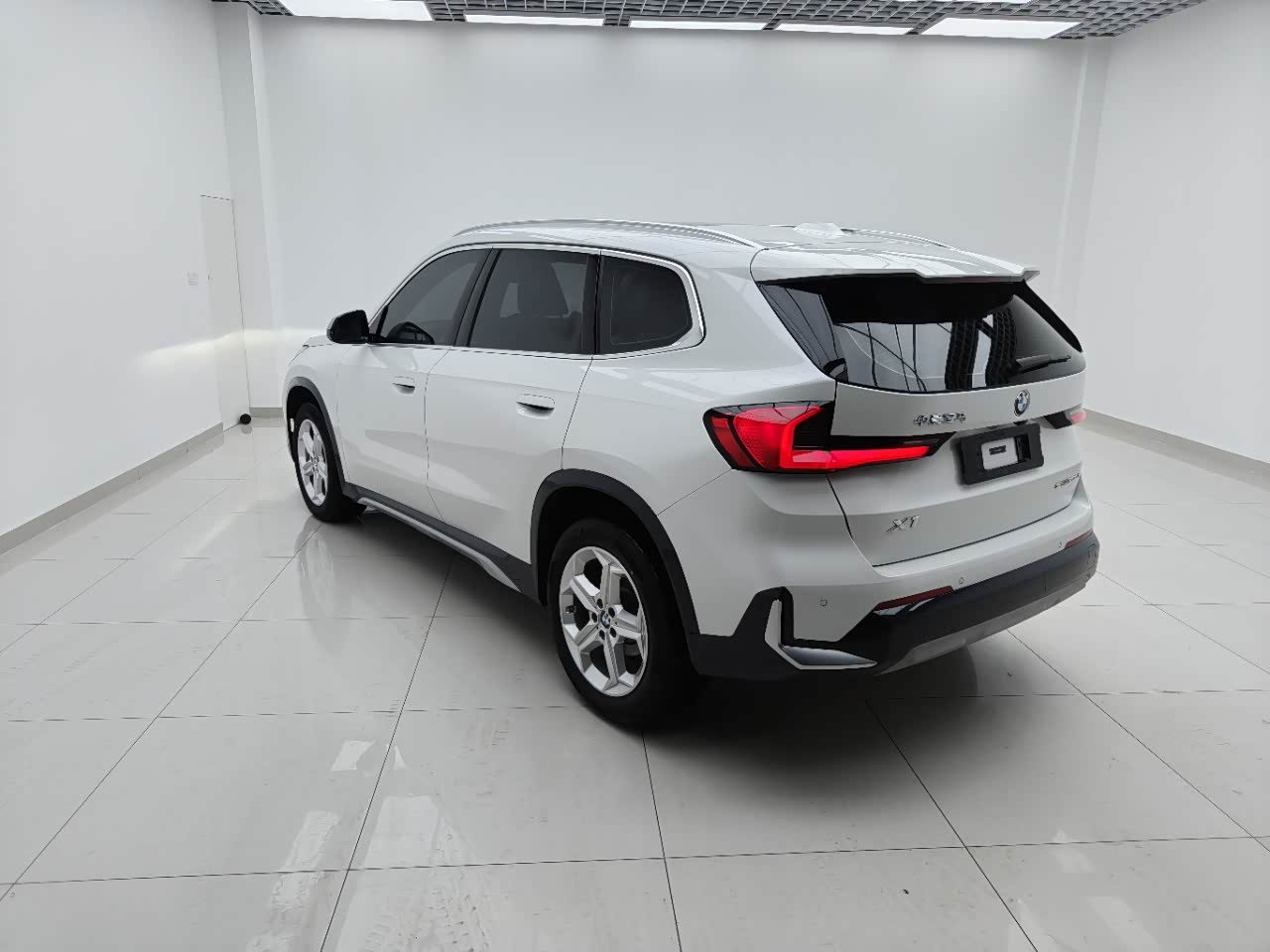 BMW X1 1.5 л 2023 г. Белый, пробег 15000 км