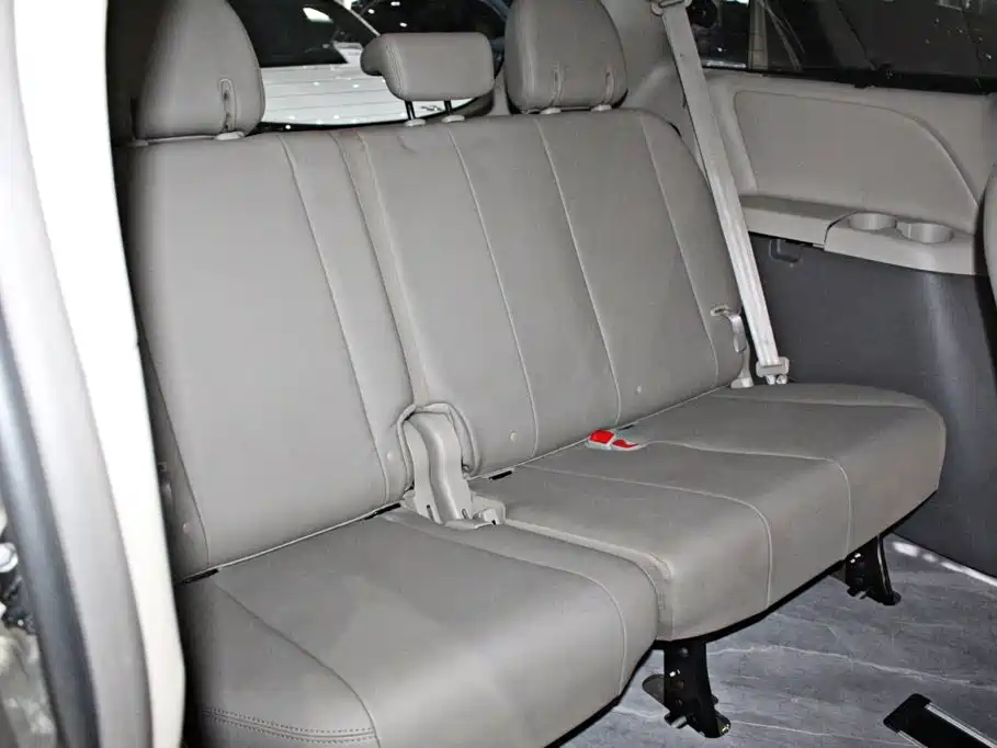 Toyota Sienna — миниатюра 12