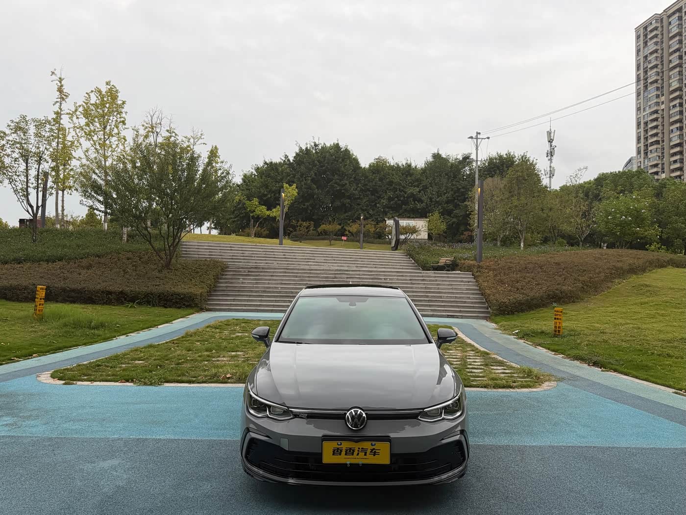 Volkswagen Golf 1.4 л 2023 г. Серебристо-серый, пробег 24000 км