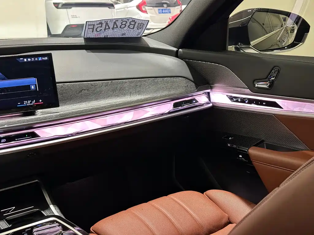BMW i7 — миниатюра 15