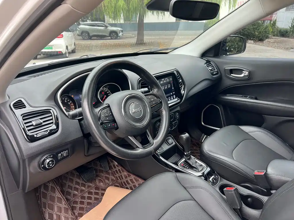 Jeep Compass — миниатюра 8