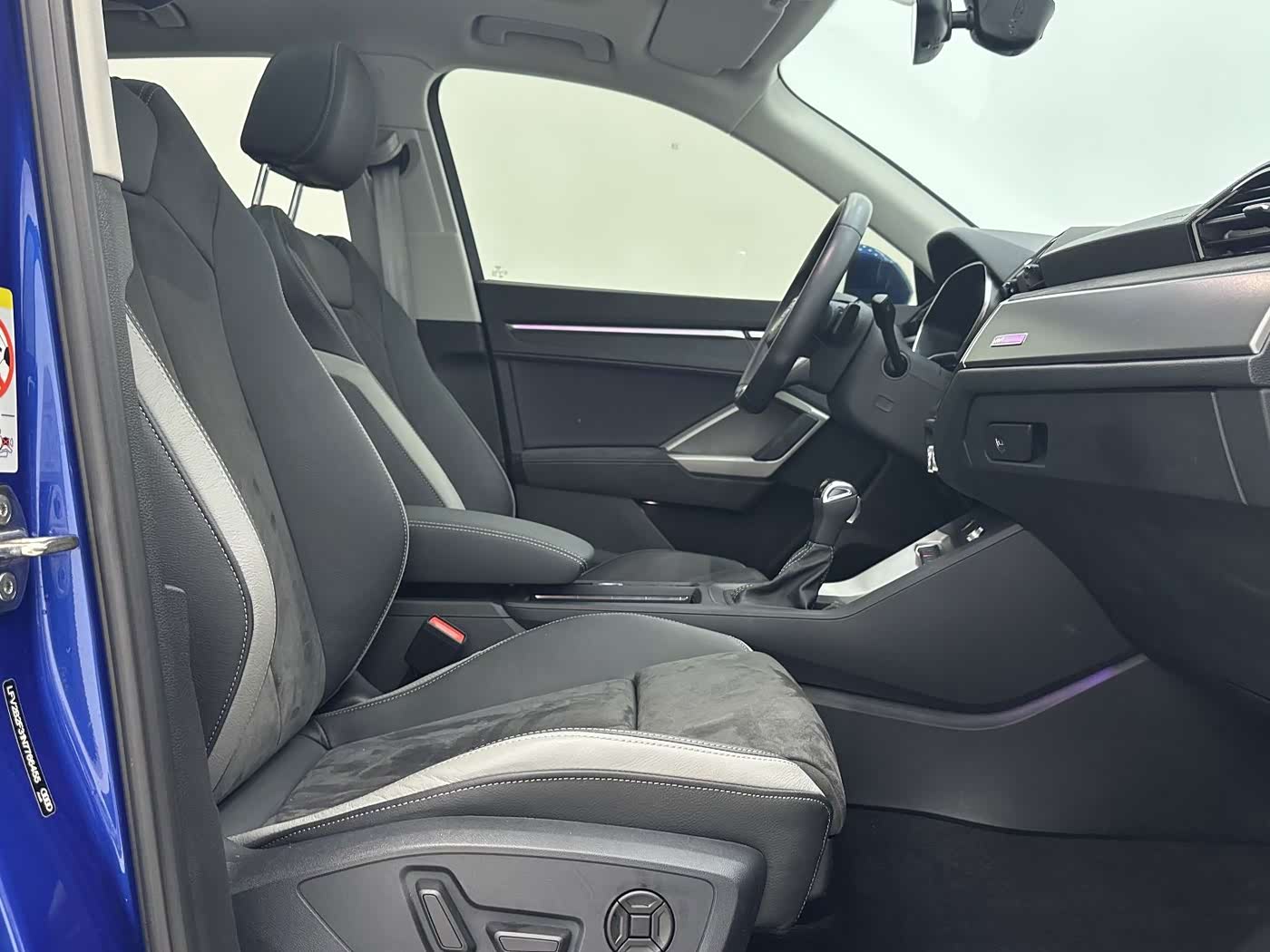 Audi Q3 1.4 л 2023 г. Голубой, пробег 26000 км