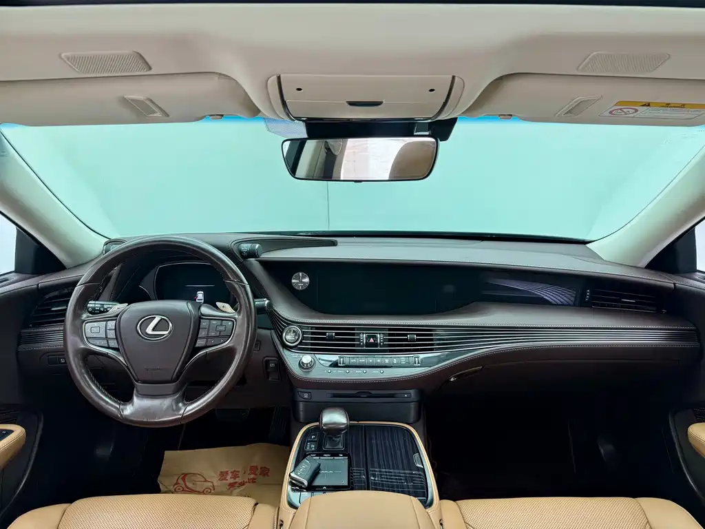 Lexus LS — миниатюра 18