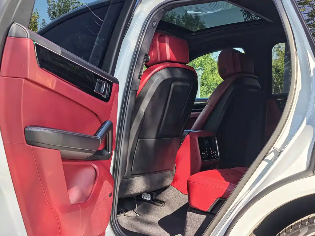 Porsche Cayenne — миниатюра 7