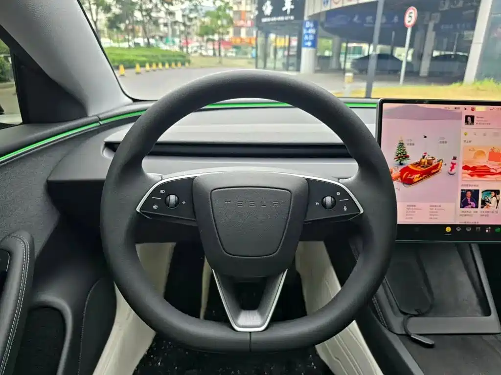 Tesla Model 3 — миниатюра 8