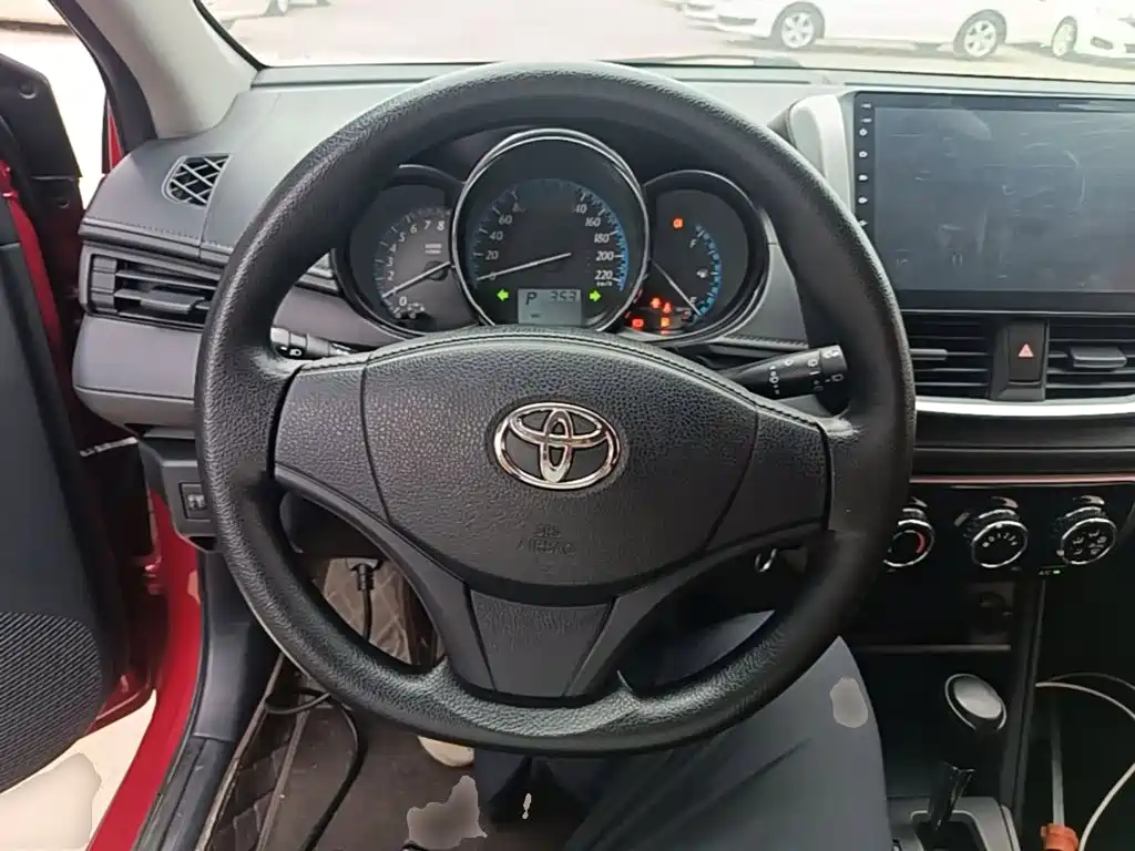Toyota Yaris L — миниатюра 11