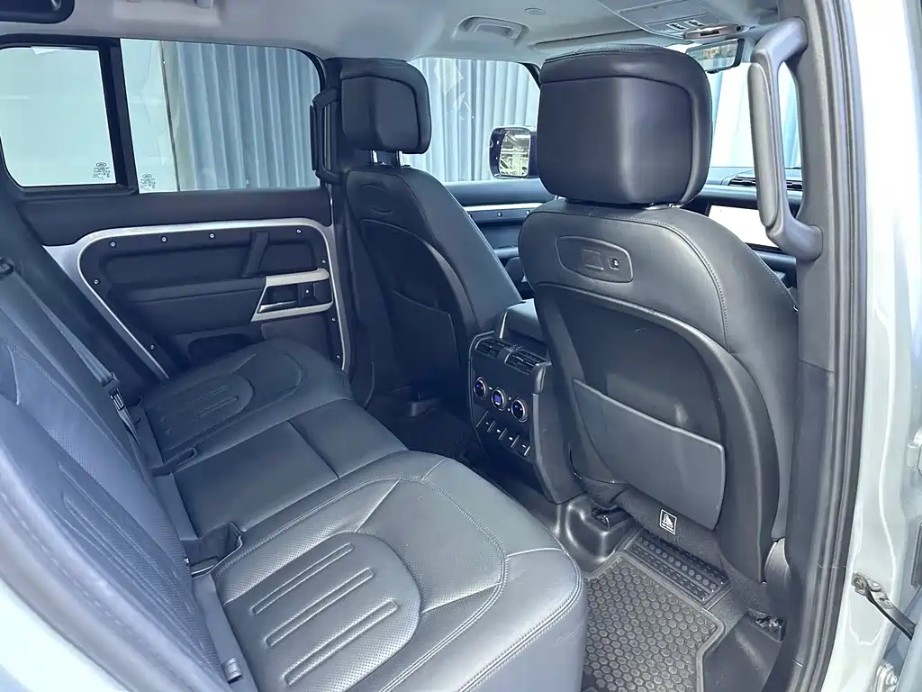 Land Rover Defender — миниатюра 18