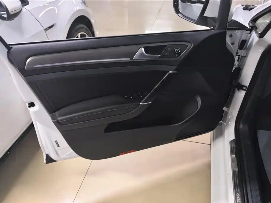 Volkswagen Golf 2016 230TSI AT Luxury