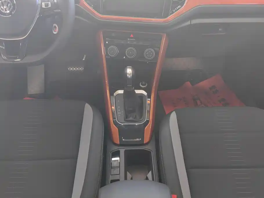 Volkswagen T-Roc — миниатюра 16