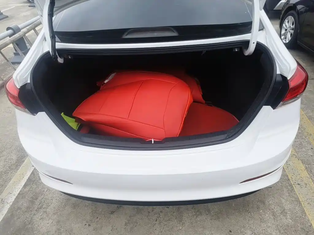 Hyundai Elantra — миниатюра 15
