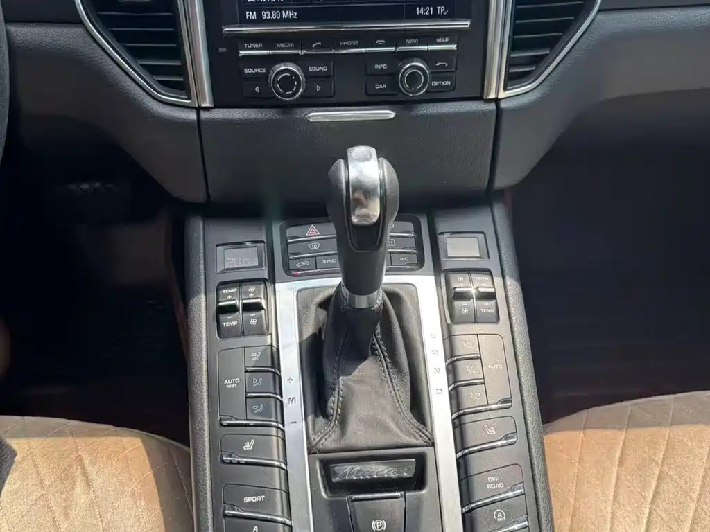 Porsche Macan — миниатюра 6