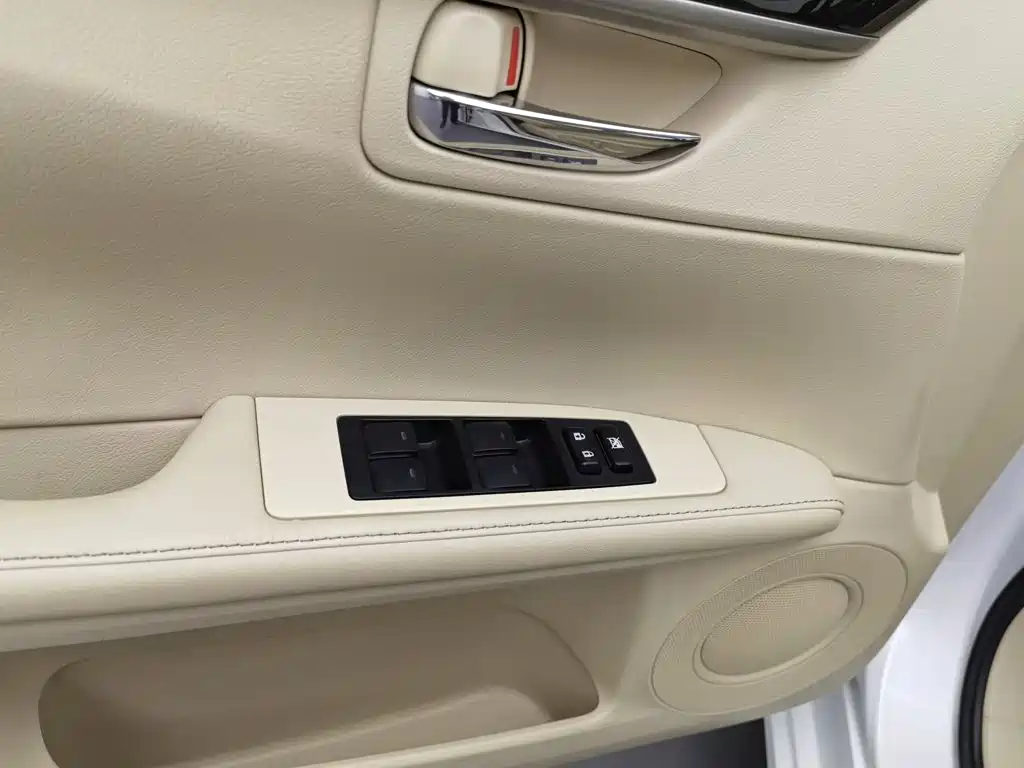 Lexus ES — миниатюра 9