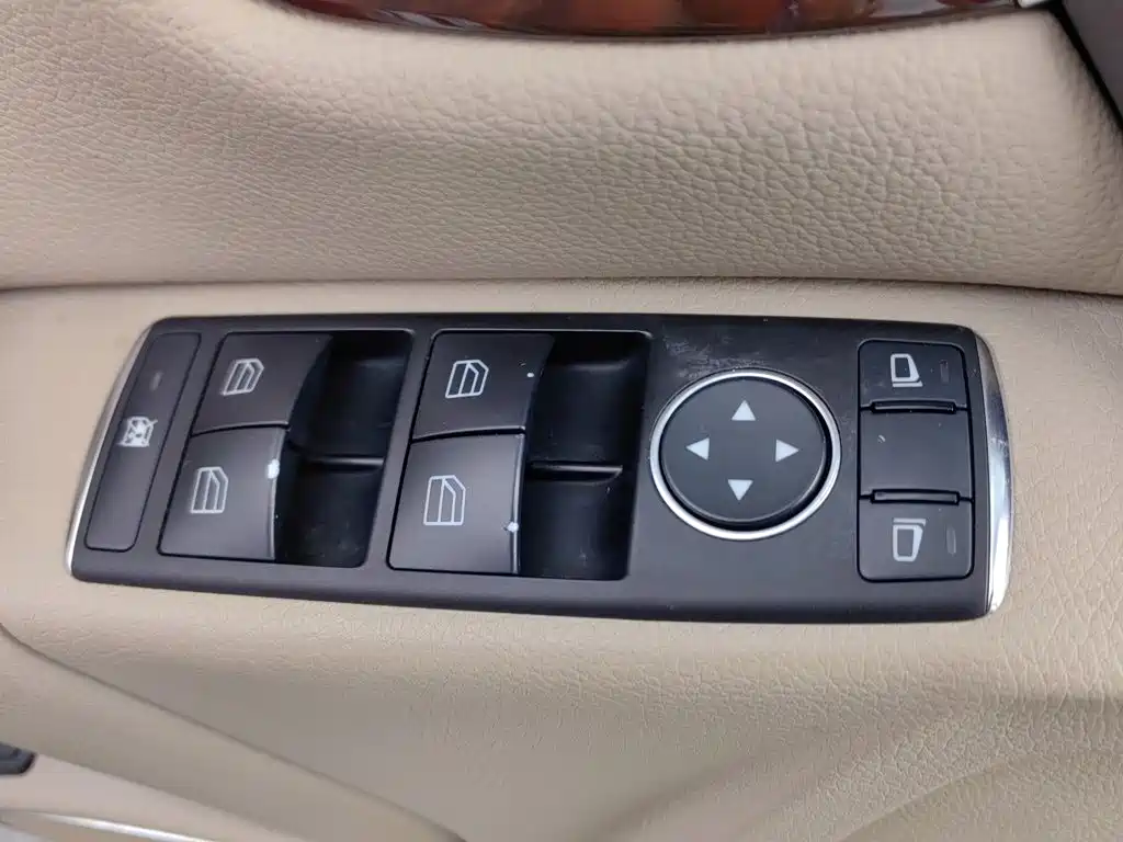 Mercedes-Benz C-Class — миниатюра 9