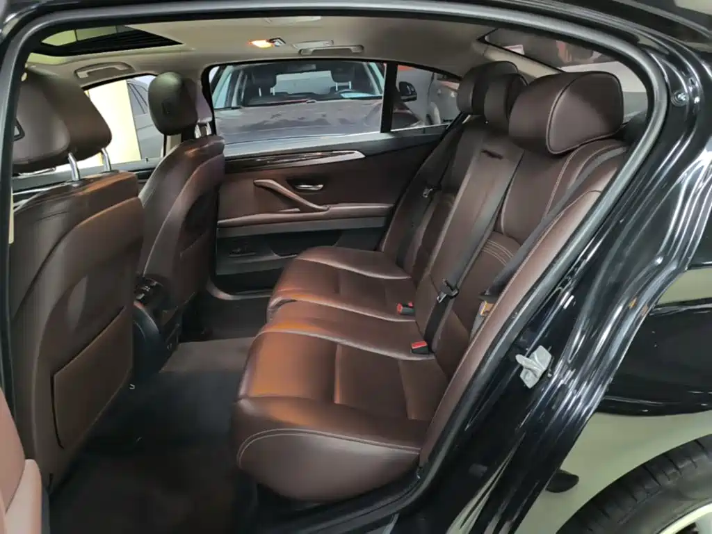 BMW 5 Series — миниатюра 17